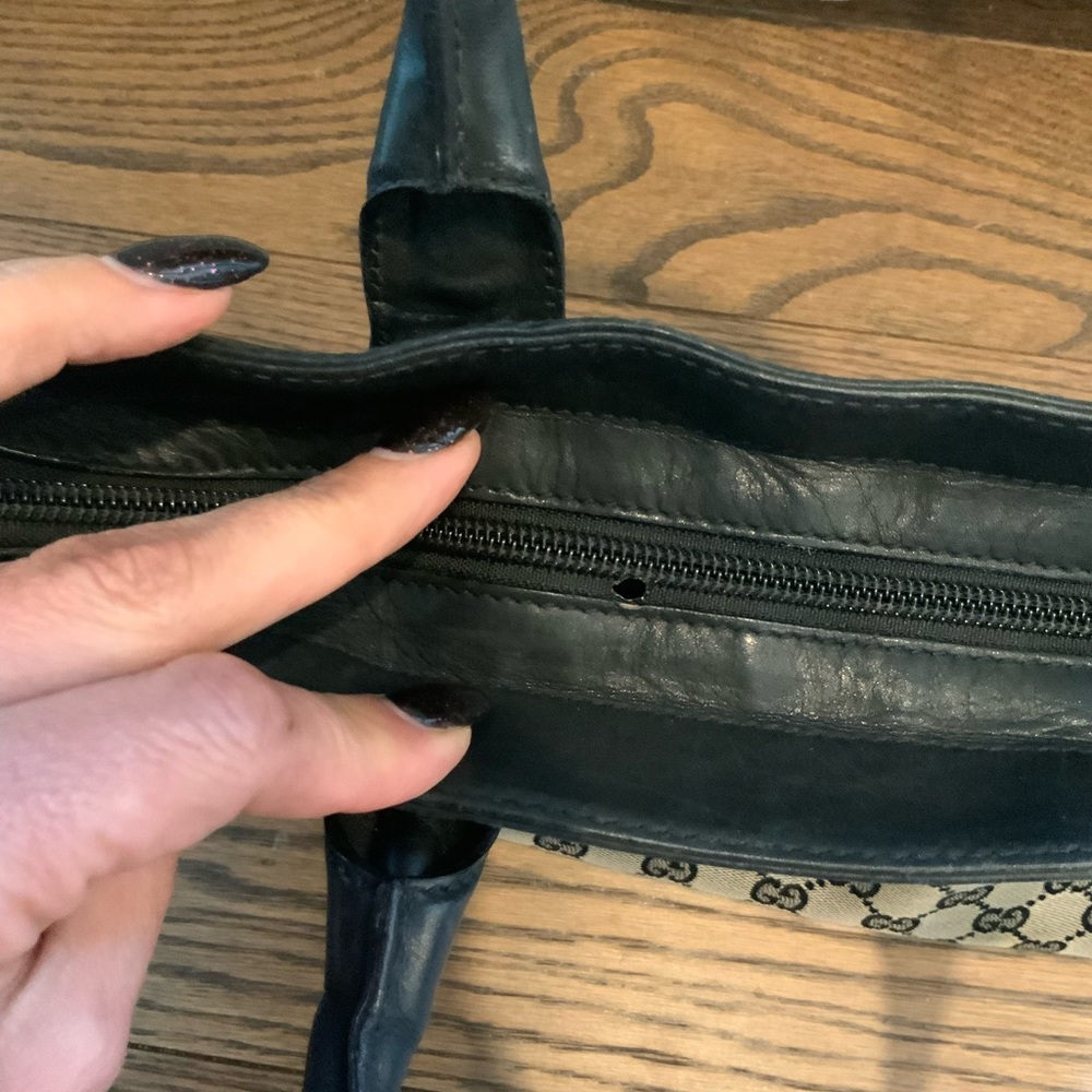Gucci purse - Picture 5 of 9
